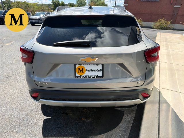 Additional photo of vehicle.