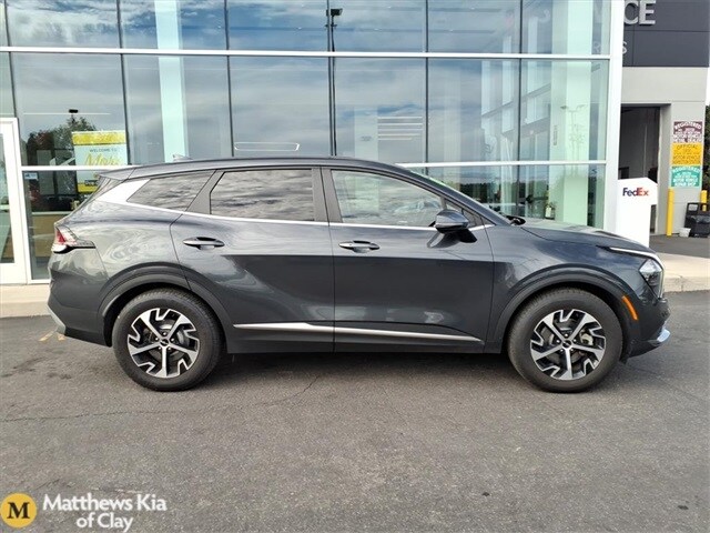 2023 Kia Sportage EX photo 2
