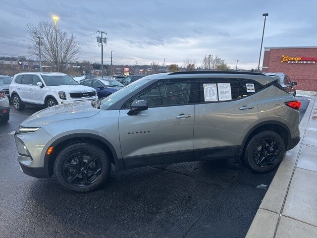 2023 Chevrolet Blazer 2LT photo 2