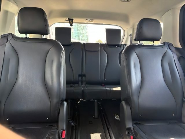 Additional photo of vehicle.