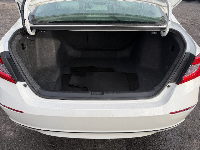 Additional photo of vehicle.