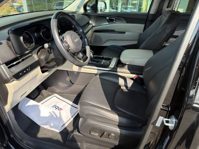 Additional photo of vehicle.