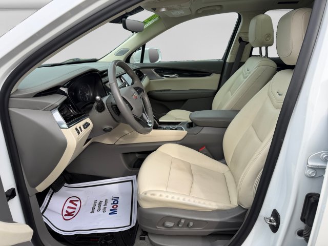 Additional photo of vehicle.