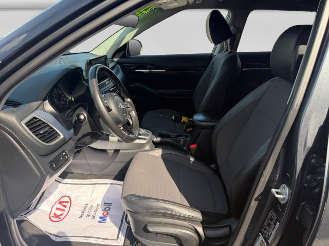 Additional photo of vehicle.