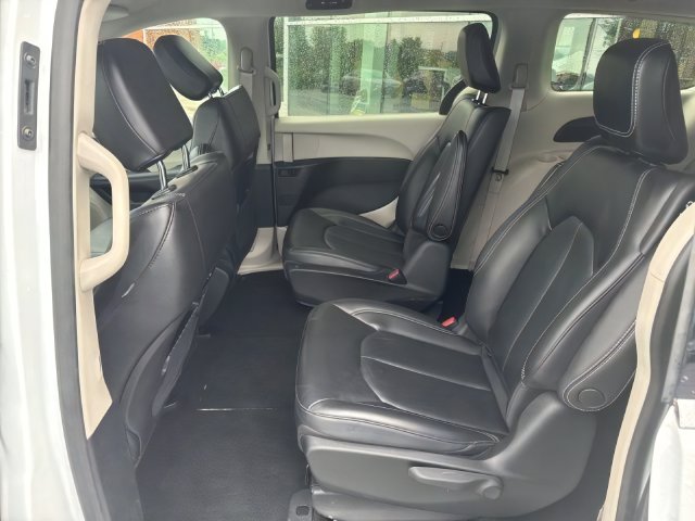 Additional photo of vehicle.