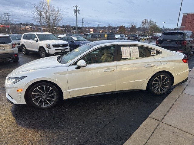 2022 Hyundai Sonata Limited photo 2