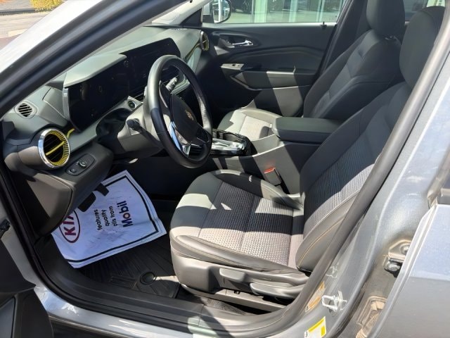 Additional photo of vehicle.