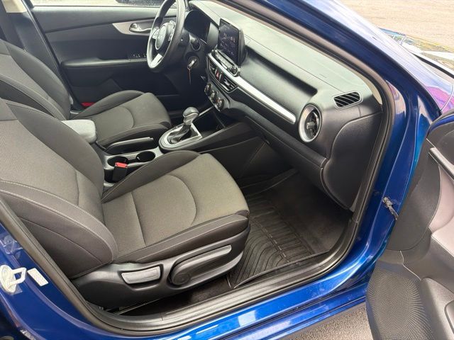 2024 Kia Forte LXS - Photo 11