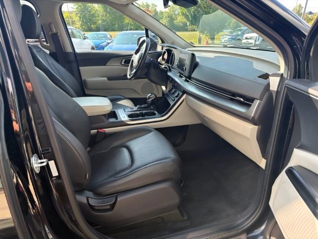 Additional photo of vehicle.