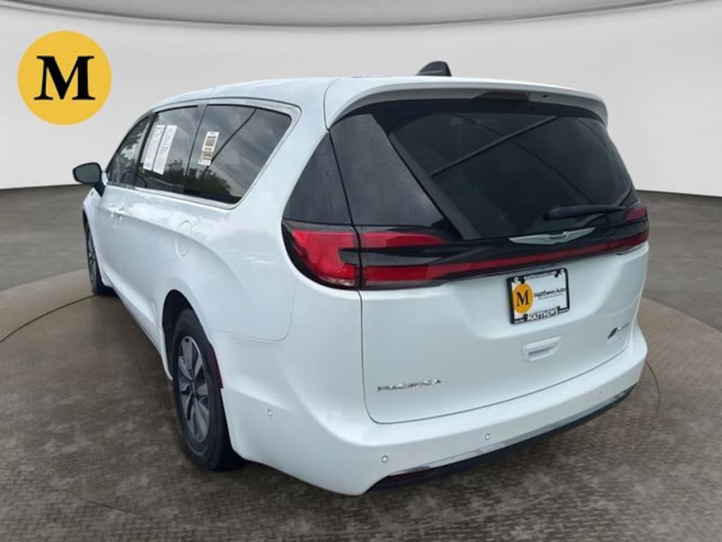 Used 2023 Chrysler Pacifica Plug-In Hybrid Touring L Van Passenger Van