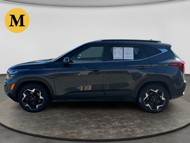 Additional photo of vehicle.