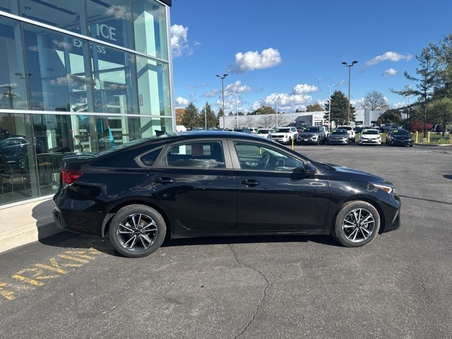 2023 Kia Forte LXS photo 3