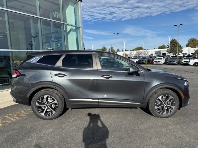 2023 Kia Sportage EX photo 2