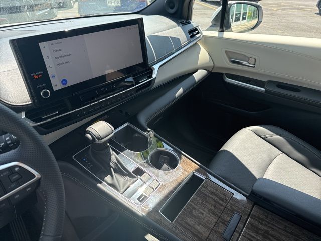 2025 Toyota Sienna Limited - Photo 13