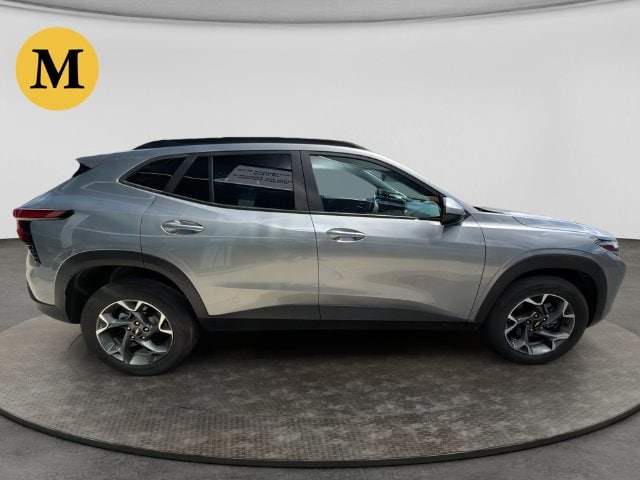 Additional photo of vehicle.