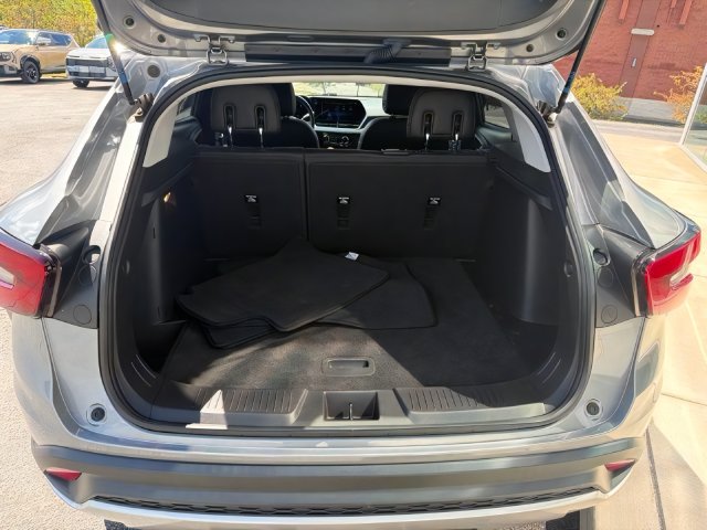 Additional photo of vehicle.
