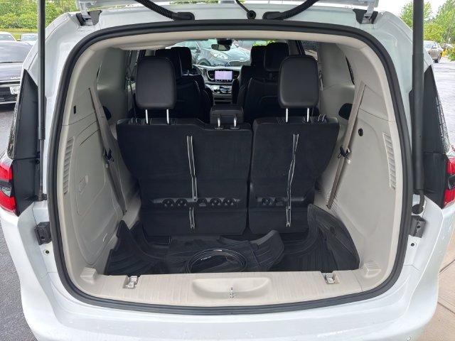 Additional photo of vehicle.