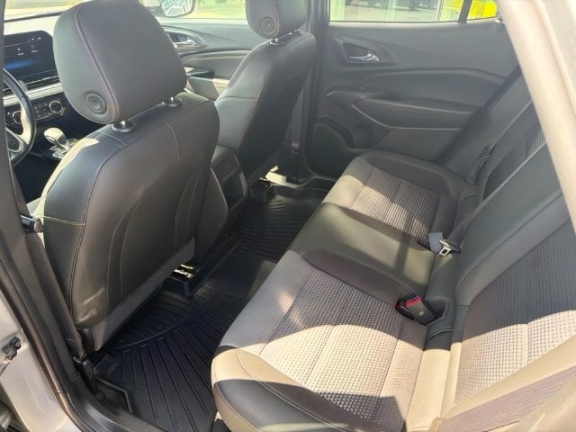 Additional photo of vehicle.