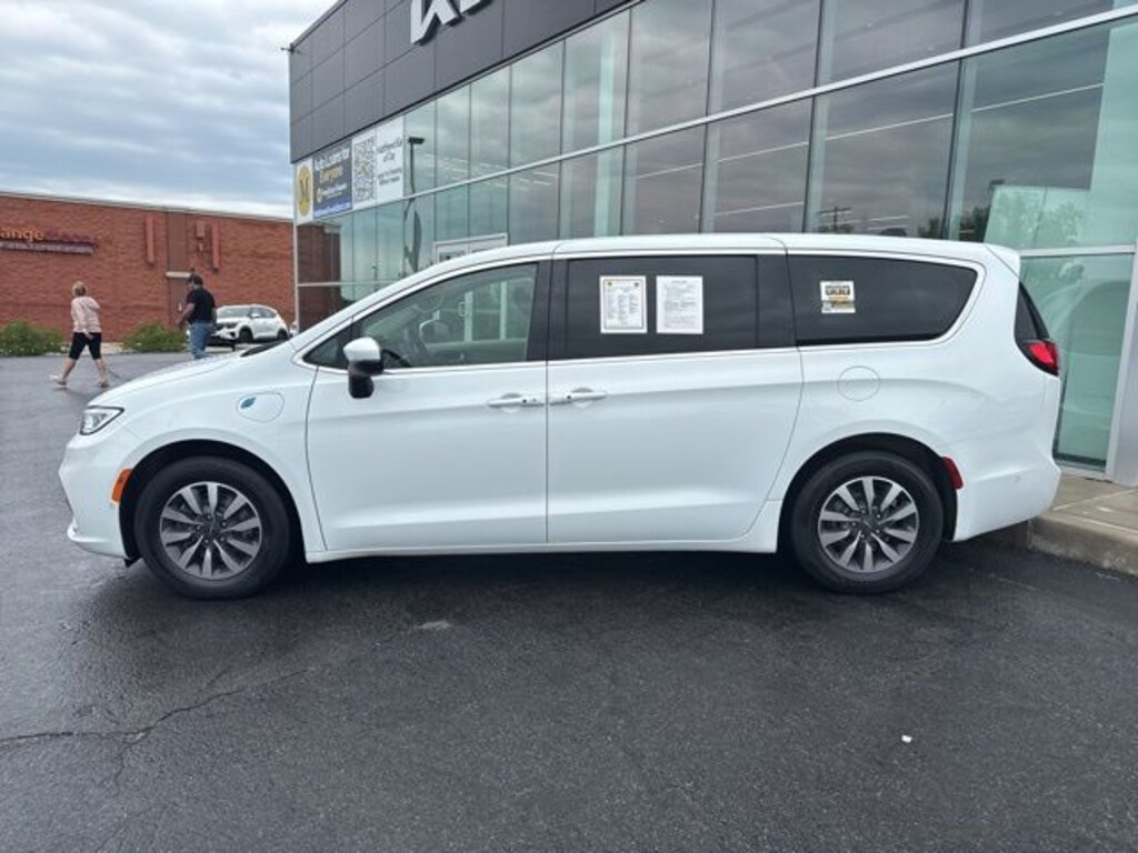 Used 2023 Chrysler Pacifica Plug-In Hybrid Touring L Van Passenger Van