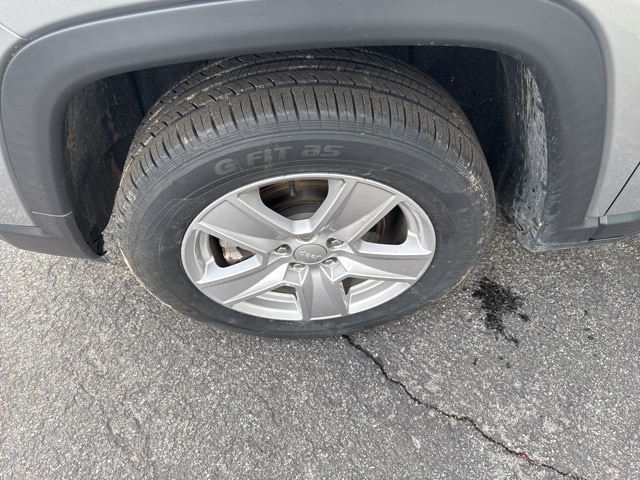 2022 Jeep Compass Latitude photo 2