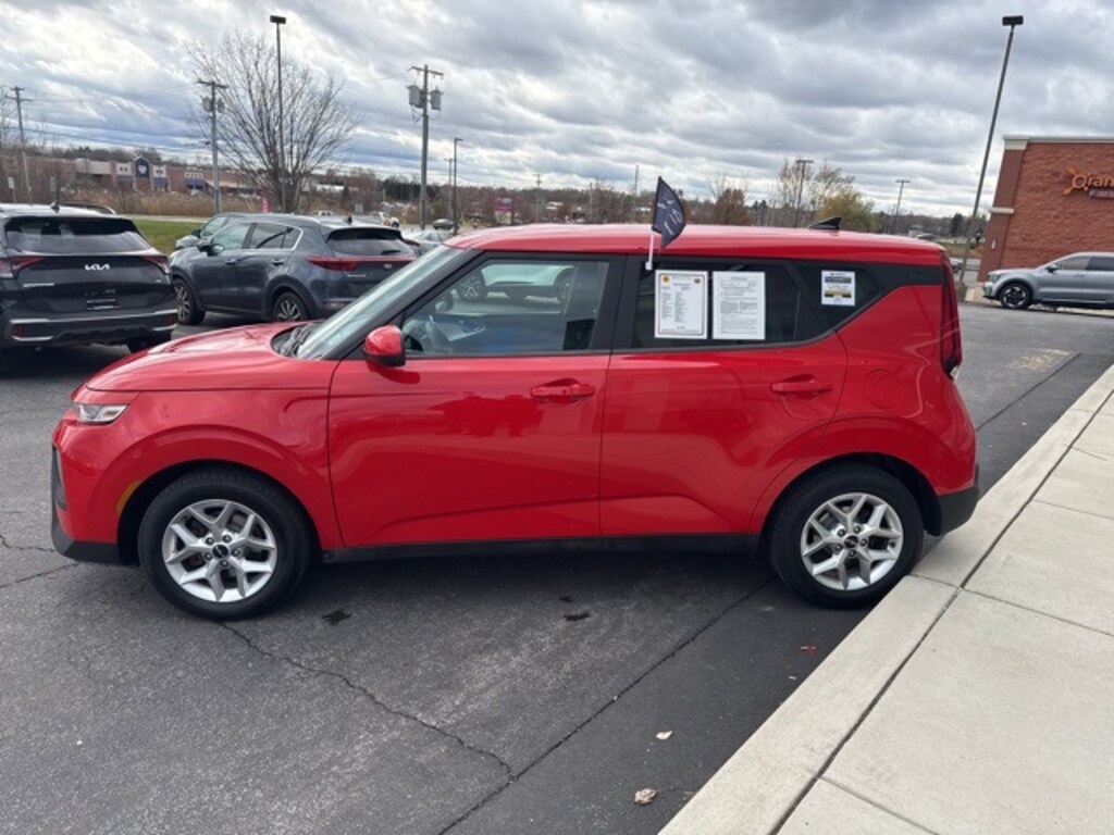 Certified 2022 Kia Soul LX Hatchback
