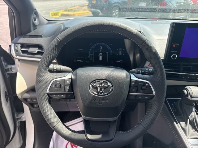 2025 Toyota Sienna Limited - Photo 12