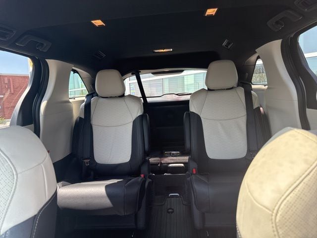 2025 Toyota Sienna Limited - Photo 16