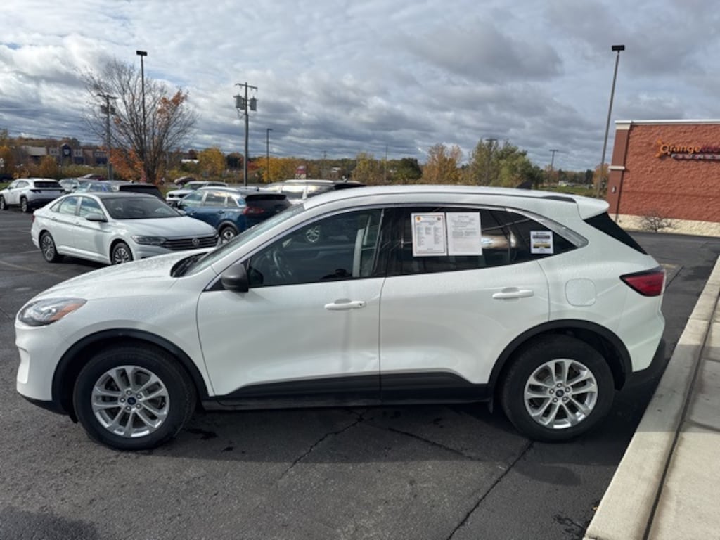 Used 2022 Ford Escape SE Hybrid SUV