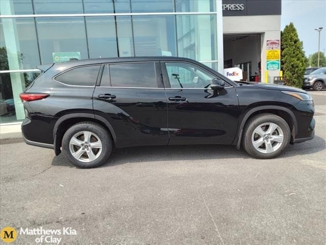 Used 2021 Toyota Highlander LE with VIN 5TDBZRBH5MS557382 for sale in Vestal, NY