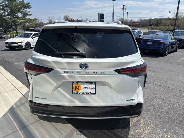 2025 Toyota Sienna Limited - Photo 6