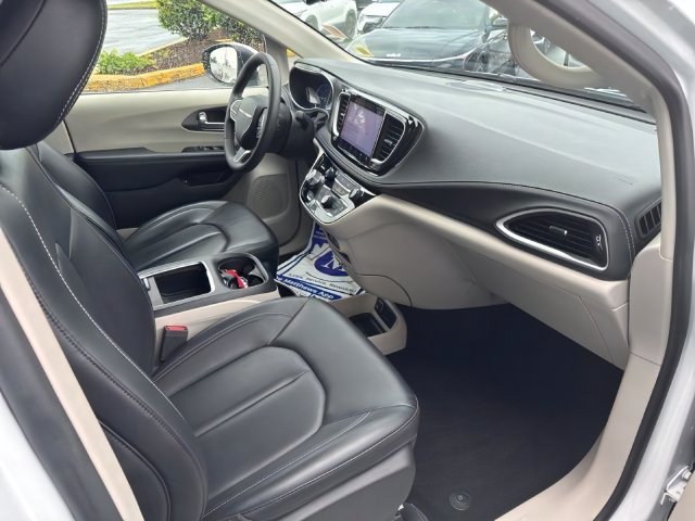 Additional photo of vehicle.