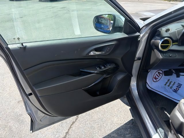 Additional photo of vehicle.