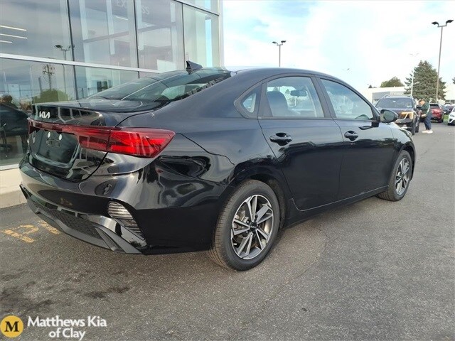 2023 Kia Forte LXS photo 2