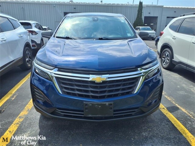 2022 Chevrolet Equinox LS photo 2