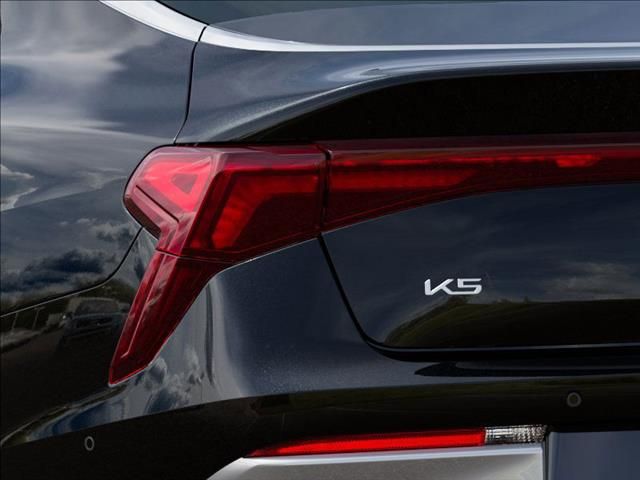 2025 Kia K5 EX - Photo 11