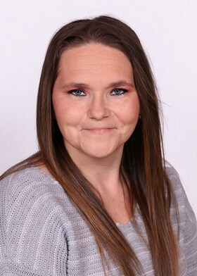 Staff member Jessica Hacker from ID_15afbff5d372