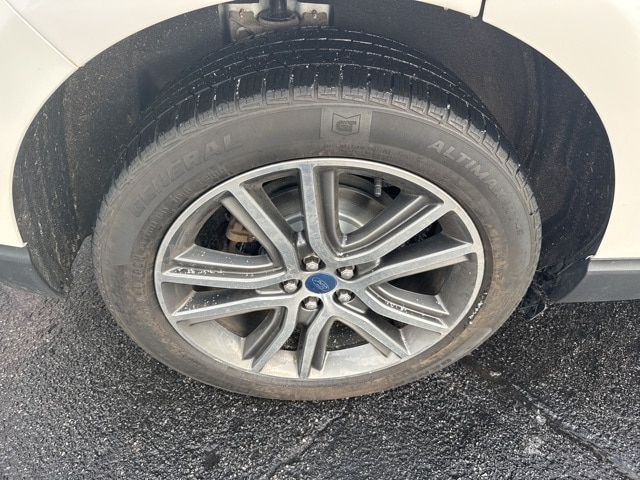 2019 Ford Edge Titanium photo 4