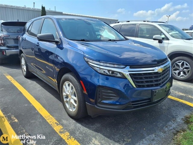 2022 Chevrolet Equinox LS photo 2