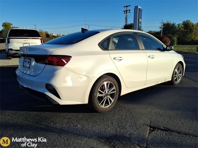 2023 Kia Forte LXS photo 3