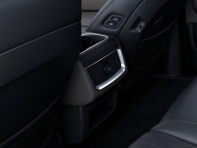 Additional photo of vehicle.