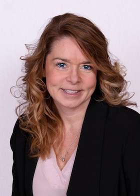 Staff member Kelly Burl from ID_9ec68ef688fa