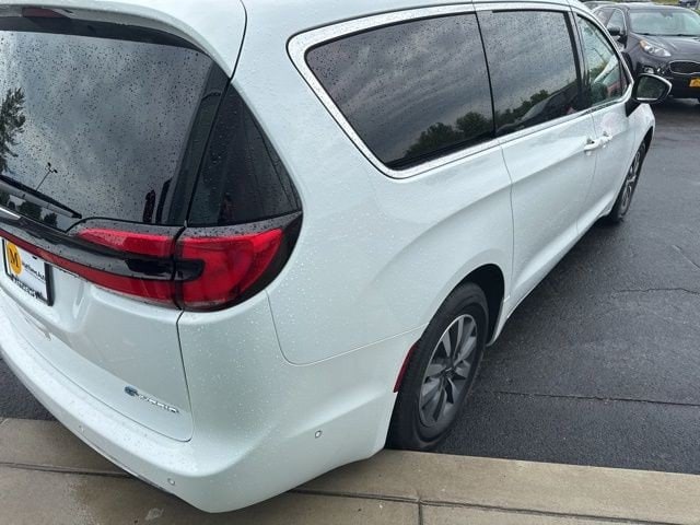 Additional photo of vehicle.