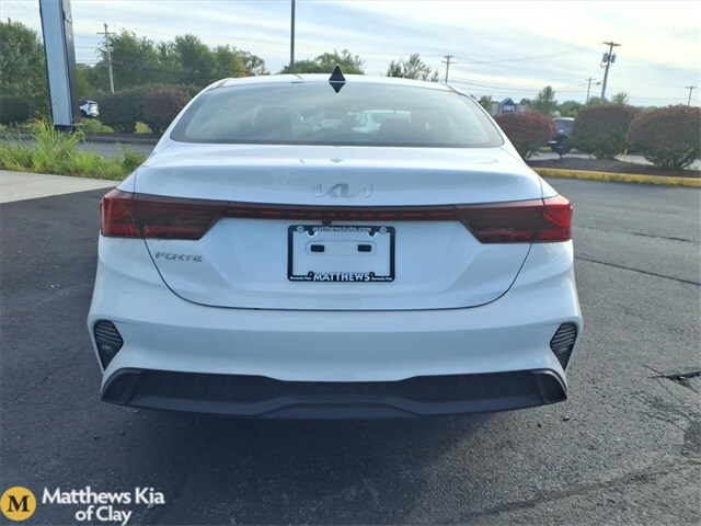 2023 Kia Forte LXS photo 2
