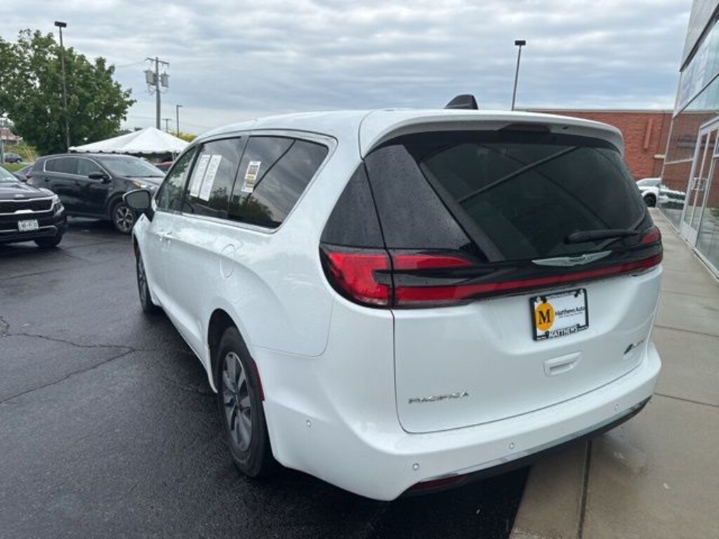 Used 2023 Chrysler Pacifica Plug-In Hybrid Touring L Van Passenger Van