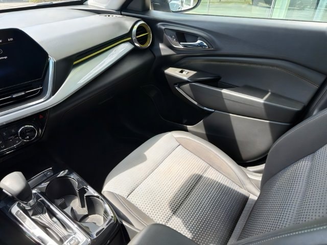 Additional photo of vehicle.