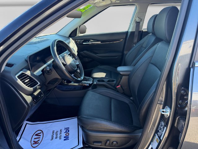 Additional photo of vehicle.