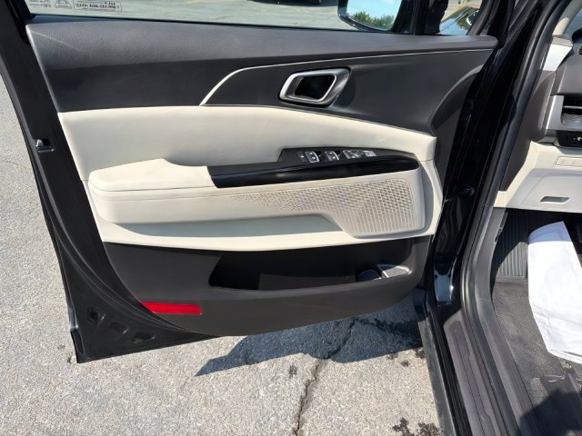 Additional photo of vehicle.