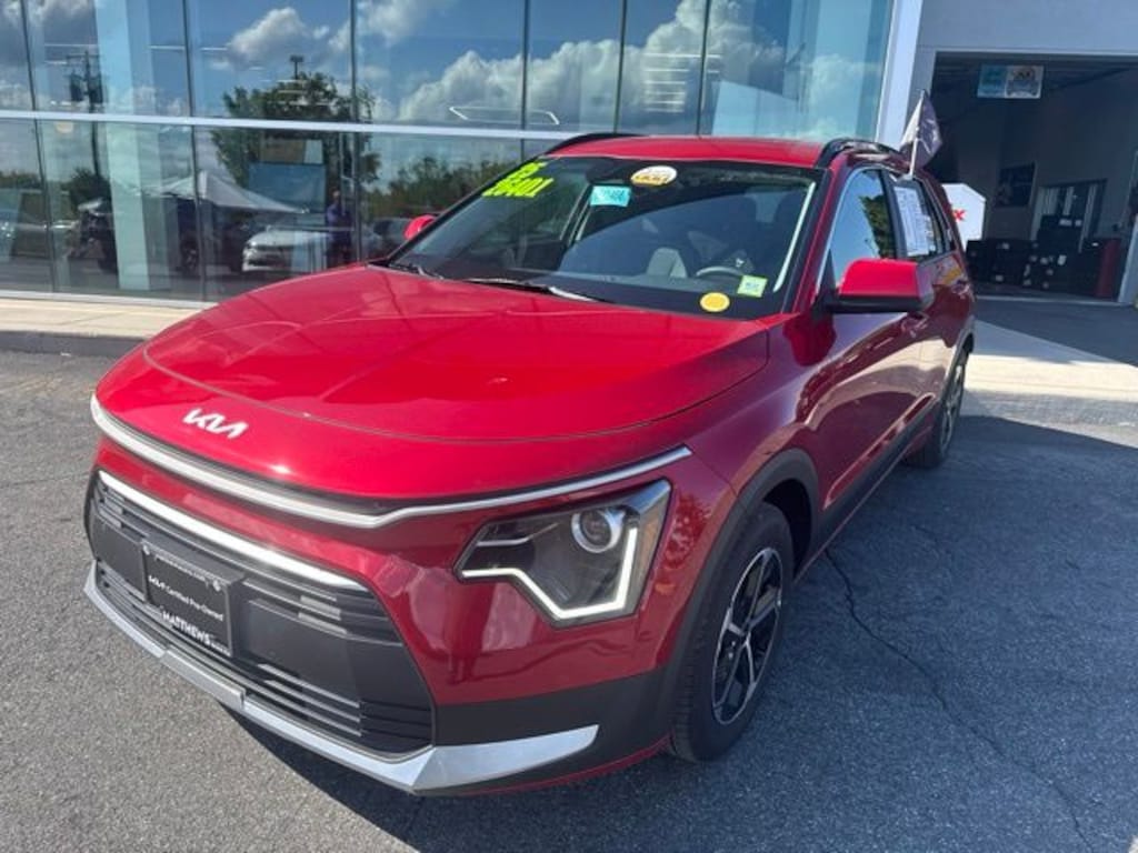 Certified 2025 Kia Niro LX SUV