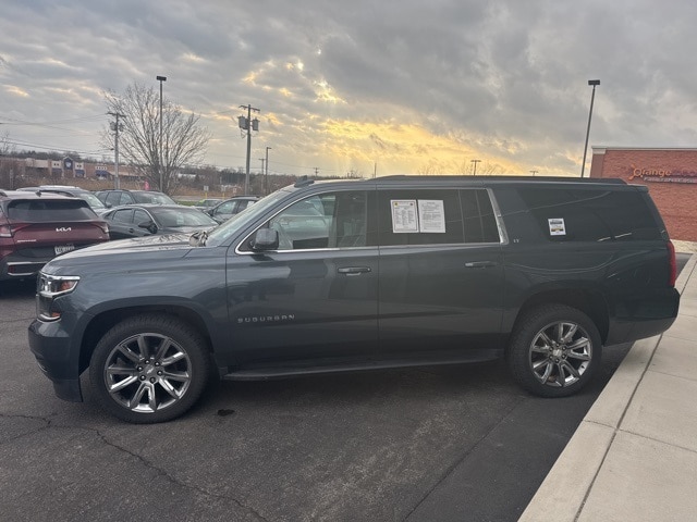 2020 Chevrolet Suburban LT photo 3