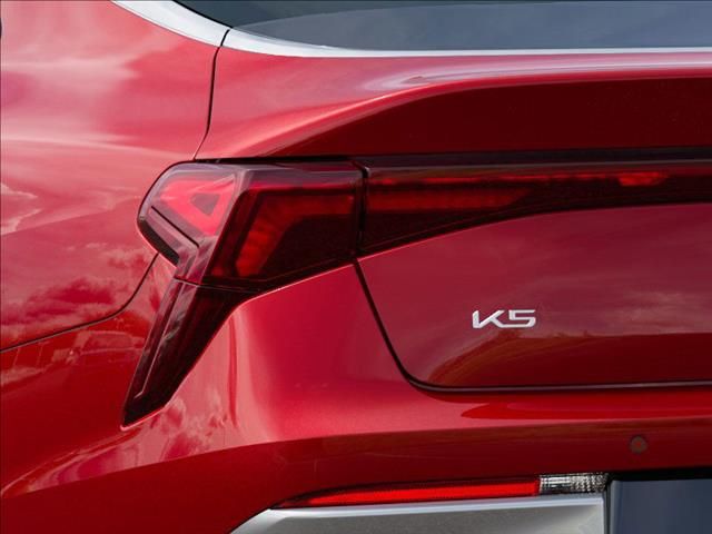 2025 Kia K5 LXS - Photo 11